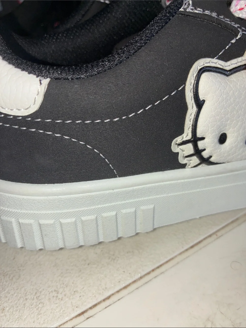 Hello Kitty comfortable black